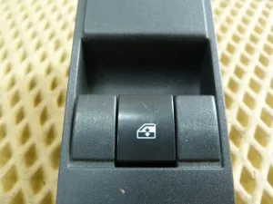 Кнопка стеклоподъемника передняя правая Opel Astra H / Family 2004-2015 — фото 2