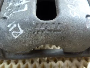 Суппорт тормозной передний левый Nissan Almera (G15) 2013-2018 (4101100Q0F) — фото 13