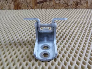 Петля двери передней левой нижняя Nissan Almera (G15) 2013-2018 (82421ED00B) — фото 4
