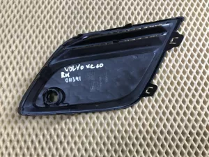 Решетка в бампер правая Volvo XC60 2008-2017 (ДО 2014 ГОДА БЕЗ ПТФ ПОД ПАРКТРОНИК 31290662) — фото 11