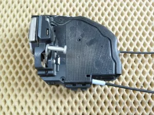 Замок двери задней правой Toyota Corolla E15 2006-2013,RAV 4 2006-2013,Auris (E15) 2006-2012,RAV 4 2013> (6905042021) — фото 3