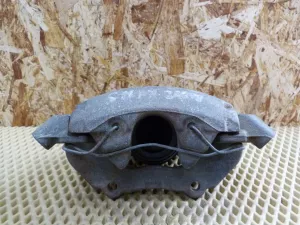 Суппорт тормозной передний правый Ford Focus II 2008-2011,Focus II 2005-2008,C-MAX 2003-2010,Mazda 5 (CR) 2005-2010,Mazda 3 (BK) 2002-2009,S40 2004-2012,V50 2004-2012,Kuga 2008-2012,Mazda 3 (BL) 2009-2013,Focus III 2011>,C-MAX 2010> (В СБОРЕ 1682875) — фото 1