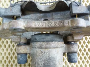 Суппорт тормозной передний правый Ford Focus II 2008-2011,Focus II 2005-2008,C-MAX 2003-2010,Mazda 5 (CR) 2005-2010,Mazda 3 (BK) 2002-2009,S40 2004-2012,V50 2004-2012,Kuga 2008-2012,Mazda 3 (BL) 2009-2013,Focus III 2011>,C-MAX 2010> (В СБОРЕ 1682875) — фото 10