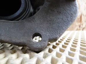 Суппорт тормозной передний правый Ford Focus II 2008-2011,Focus II 2005-2008,C-MAX 2003-2010,Mazda 5 (CR) 2005-2010,Mazda 3 (BK) 2002-2009,S40 2004-2012,V50 2004-2012,Kuga 2008-2012,Mazda 3 (BL) 2009-2013,Focus III 2011>,C-MAX 2010> (В СБОРЕ 1682875) — фото 3