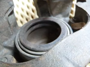 Суппорт тормозной передний правый Ford Focus II 2008-2011,Focus II 2005-2008,C-MAX 2003-2010,Mazda 5 (CR) 2005-2010,Mazda 3 (BK) 2002-2009,S40 2004-2012,V50 2004-2012,Kuga 2008-2012,Mazda 3 (BL) 2009-2013,Focus III 2011>,C-MAX 2010> (В СБОРЕ 1682875) — фото 11