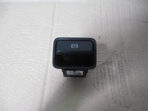 Кнопка фиксатора стояночного тормоза Mercedes Benz GLA-Class X156 2014>,W166 M-Klasse (ML/GLE) 2011>,W246 B-klasse 2012>,GL-Class X166 (GL/GLS) 2012>,A180/200/250 W176 2012>,R172 SLK 2010-2016,C117 CLA 2013>,R231 SL 2012>,C292 GLE COUPE 2015> (A2469050451) — фото 1