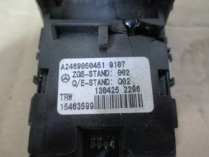 Кнопка фиксатора стояночного тормоза Mercedes Benz GLA-Class X156 2014>,W166 M-Klasse (ML/GLE) 2011>,W246 B-klasse 2012>,GL-Class X166 (GL/GLS) 2012>,A180/200/250 W176 2012>,R172 SLK 2010-2016,C117 CLA 2013>,R231 SL 2012>,C292 GLE COUPE 2015> (A2469050451) — фото 3