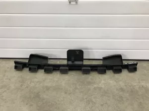 Направляющая заднего бампера Ford C-MAX 2003-2010 (ЦЕНТРАЛЬНАЯ 3M51R17B861AE) — фото 1