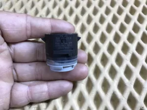 Датчик парковки Seat Leon (5F) 2013-2020 Seat Toledo IV 2013-2019 Skoda Fabia 2015-2021 Skoda Kamiq 2019> Skoda Karoq 2017> Skoda Octavia (A7) 2013-2020 Skoda Rapid 2013-2020 Skoda Superb 2015-2023 Skoda Yeti 2009-2018 VW Amarok 2010> VW Arteon 2017> VW Caddy IV 2016-2020 VW Crafter 2016> VW Golf Sportsvan 2014-2020 VW Golf VII 2012-2020 VW Jetta 2011-2018 VW Jetta 2019> VW Passat [B8] 2015-2024 VW Polo (RUS) 2020-2022 VW Scirocco 2008-2017 VW Teramont 2017> VW Touareg 2018> VW Touran(5T) 2016> VW Transporter T6 2015-2024 (5Q0919275B) — фото 4