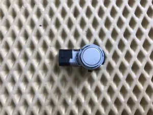 Датчик парковки Seat Leon (5F) 2013-2020 Seat Toledo IV 2013-2019 Skoda Fabia 2015-2021 Skoda Kamiq 2019> Skoda Karoq 2017> Skoda Octavia (A7) 2013-2020 Skoda Rapid 2013-2020 Skoda Superb 2015-2023 Skoda Yeti 2009-2018 VW Amarok 2010> VW Arteon 2017> VW Caddy IV 2016-2020 VW Crafter 2016> VW Golf Sportsvan 2014-2020 VW Golf VII 2012-2020 VW Jetta 2011-2018 VW Jetta 2019> VW Passat [B8] 2015-2024 VW Polo (RUS) 2020-2022 VW Scirocco 2008-2017 VW Teramont 2017> VW Touareg 2018> VW Touran(5T) 2016> VW Transporter T6 2015-2024 (5Q0919275B) — фото 1