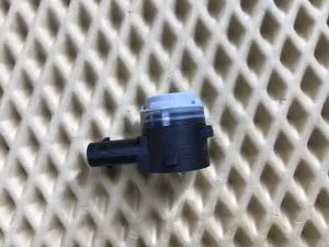 Датчик парковки Seat Leon (5F) 2013-2020 Seat Toledo IV 2013-2019 Skoda Fabia 2015-2021 Skoda Kamiq 2019> Skoda Karoq 2017> Skoda Octavia (A7) 2013-2020 Skoda Rapid 2013-2020 Skoda Superb 2015-2023 Skoda Yeti 2009-2018 VW Amarok 2010> VW Arteon 2017> VW Caddy IV 2016-2020 VW Crafter 2016> VW Golf Sportsvan 2014-2020 VW Golf VII 2012-2020 VW Jetta 2011-2018 VW Jetta 2019> VW Passat [B8] 2015-2024 VW Polo (RUS) 2020-2022 VW Scirocco 2008-2017 VW Teramont 2017> VW Touareg 2018> VW Touran(5T) 2016> VW Transporter T6 2015-2024 (5Q0919275B) — фото 2