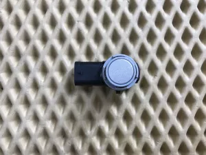 Датчик парковки Seat Leon (5F) 2013-2020 Seat Toledo IV 2013-2019 Skoda Fabia 2015-2021 Skoda Kamiq 2019> Skoda Karoq 2017> Skoda Octavia (A7) 2013-2020 Skoda Rapid 2013-2020 Skoda Superb 2015-2023 Skoda Yeti 2009-2018 VW Amarok 2010> VW Arteon 2017> VW Caddy IV 2016-2020 VW Crafter 2016> VW Golf Sportsvan 2014-2020 VW Golf VII 2012-2020 VW Jetta 2011-2018 VW Jetta 2019> VW Passat [B8] 2015-2024 VW Polo (RUS) 2020-2022 VW Scirocco 2008-2017 VW Teramont 2017> VW Touareg 2018> VW Touran(5T) 2016> VW Transporter T6 2015-2024 (5Q0919275B) — фото 1