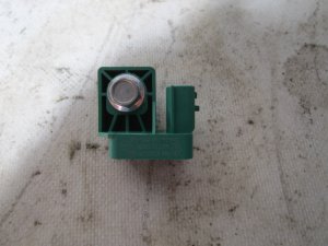 Датчик AIR BAG Renault Laguna III 2008-2015 (ПРАВЫЙ БОКОВОЙ 988300001R) — фото 1