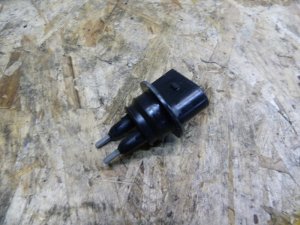 Датчик уровня в бачок омывателя VW Jetta 2006-2011 — фото 1