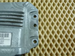 Блок управления двигателем Renault Fluence 2010-2017 (237100644R) — фото 3