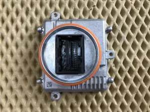 Блок ксеноновой лампы Skoda Superb (3V) 2015-2023 VW Polo (RUS) 2020-2022 (992941571AA) — фото 2