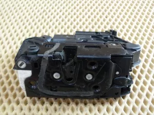 Замок двери задней левой VW Tiguan 2011-2016,Fabia 2007-2015,Tiguan 2007-2011,Superb 2008-2015,Passat CC 2008-2017,Amarok 2010> (6 КОНТАКТОВ 5N0839015A) — фото 8