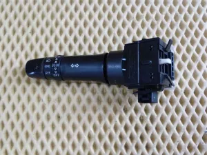 Переключатель поворотов подрулевой Mitsubishi Lancer (CX,CY) 2007-2017,Outlander XL (CW) 2006-2012,L200 (KB) 2006-2016,Pajero/Montero Sport (KH) 2008-2015 (8614A067) — фото 1