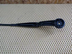 Поводок стеклоочистителя передний Ford Focus III 2011-2019 (BM5117526AB BM5117526BB) — фото 5