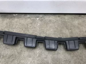 Направляющая переднего бампера Mercedes Benz W204 2007-2015 (ПОСЛЕ 2010 ГОДА A2048854065) — фото 3