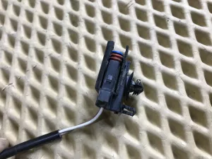 Датчик ABS задний Ford Focus II 2008-2011,Focus II 2005-2008,C-MAX 2003-2010,Mazda 5 (CR) 2005-2010,Transit/Tourneo Connect 2002-2013,Mazda 3 (BK) 2002-2009,S40 2004-2012,V50 2004-2012,Galaxy 2006-2015,S-MAX 2006-2015 (1223622 3M5T2B372BD) — фото 3