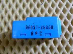 Блок электронный Hyundai Accent II (+TAGAZ) 2000-2012 (ЗВУКОВОГО СИГНАЛА ОТКРЫТЫХ ДВЕРЕЙ 9683125000) — фото 3