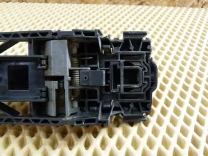 Ручка наружная двери задней левая VW Polo (Sed RUS) 2011> (В СБОРЕ 5N0837205M 5N0839885H) — фото 8