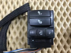 Кнопка обогрева сидений Cadillac SRX 2003-2009 (15776581 15776582) — фото 6