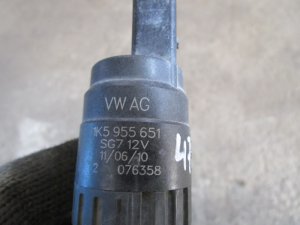 Насос омывателя VW Amarok 2010> VW Caddy II 1995-2004 VW Caddy III 2004-2015 VW Crafter 2016> VW EOS 2006-2015 VW Golf III/Vento 1991-1997 VW Golf IV/Bora 1997-2005 VW Jetta 2006-2011 VW Jetta 2011-2018 VW New Beetle 1998-2010 VW New Beetle 2012-2019 VW Passat [B3] 1988-1993 VW Passat [B4] 1994-1996 VW Passat [B5] 1996-2000 VW Passat [B5] 2000-2005 VW Passat [B6] 2005-2010 VW Passat [B7] 2011-2015 VW Passat [B8] 2015> VW Passat CC 2008-2017 VW Phaeton 2002-2016 VW Polo (Sed RUS) 2011-2020 VW Polo 1994-1999 VW Polo Classic 1995-2002 VW Transporter T4 1996-2003 VW Transporter T5 2003-2015 VW Transporter T6 2015> (1K5955651) — фото 3