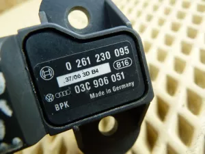 Датчик абсолютного давления VW Polo (Sed RUS) 2011>,A6 [C6,4F] 2004-2011,A3 [8PA] Sportback 2004-2013,A8 [4E] 2003-2010,Caddy III 2004-2015,Pointer/Golf BR 2004-2009,Golf Plus 2005-2014,Q7 [4L] 2005-2015,Passat [B6] 2005-2010 (03C906051) — фото 4