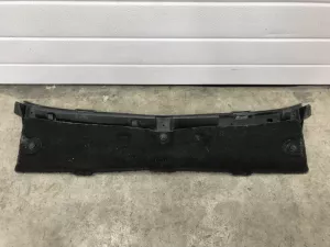 Направляющая заднего бампера Opel Corsa D 2006-2015 (ЦЕНТРАЛЬНАЯ 13179908 1406211) — фото 1