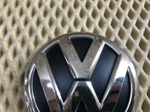 Эмблема на крышку багажника VW Jetta 2011-2018 VW Polo (Sed RUS) 2011-2020 (5C6853630E) — фото 3