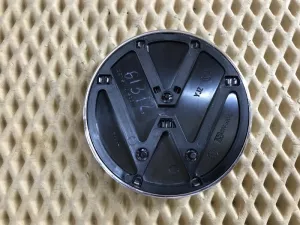 Эмблема на крышку багажника VW Jetta 2011-2018 VW Polo (Sed RUS) 2011-2020 (5C6853630E) — фото 5