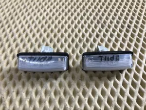 Фонарь подсветки номера Nissan Tiida (C11) 2007-2014 — фото 1