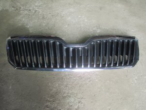 Решетка радиатора Skoda Superb 2008-2015 (ПОСЛЕ 2013Г. С ХРОМОМ 3T0853668B) — фото 1