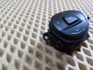 Блок кнопок в руль Ford Focus III 2011-2019 (НА РУЛЬ УПРАВЛЕНИЯ МАГНИТОЛОЙ AM5T14K147AA) — фото 4