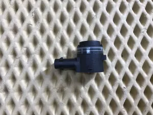 Датчик парковки Skoda Fabia 2015-2021 Skoda Kamiq 2019> Skoda Karoq 2017> Skoda Octavia (A7) 2013-2020 Skoda Rapid 2013-2020 Skoda Superb 2015-2023 Skoda Yeti 2009-2018 VW Amarok 2010> VW Arteon 2017> VW Caddy IV 2016-2020 VW Crafter 2016> VW Golf Sportsvan 2014-2020 VW Golf VII 2012-2020 VW Jetta 2011-2018 VW Jetta 2019> VW Passat [B8] 2015-2024 VW Polo (RUS) 2020-2022 VW Scirocco 2008-2017 VW Teramont 2017> VW Touareg 2018> VW Touran(5T) 2016> VW Transporter T6 2015-2024 (5Q0919275) — фото 2