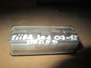 Фонарь подсветки номера Nissan Tiida C11 2007-2015 (26510EL000) — фото 4