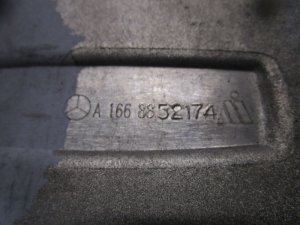 Накладка заднего бампера Mercedes Benz W166 M-Klasse (ML/GLE) 2011> (ВЕРХНЯЯ ХРОМ A1668852174) — фото 15