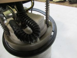 Насос топливный электрический Kia Ceed 2007-2012;Elantra 2006-2011;i30 2007-2012 (311101H000) — фото 3