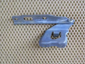 Петля капота правая Audi A5/S5 [8T] Coupe/Sportback 2008-2016,A5/S5 [8F] Cabrio 2010-2016 (8T0823302E) — фото 2