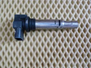 Катушка зажигания VW Jetta 2011>,A2 [8Z0] 2000-2005,Octavia (A4 1U-) 2000-2011,Leon (1M1) 1999-2006,Toledo II 1999-2006,Golf IV/Bora 1997-2005,New Beetle 1998-2010,Lupo 1998-2005,A3 [8PA] Sportback 2004-2013 (036905715E) — фото 1