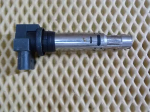 Катушка зажигания VW Jetta 2011>,A2 [8Z0] 2000-2005,Octavia (A4 1U-) 2000-2011,Leon (1M1) 1999-2006,Toledo II 1999-2006,Golf IV/Bora 1997-2005,New Beetle 1998-2010,Lupo 1998-2005,A3 [8PA] Sportback 2004-2013 (036905715E) — фото 1