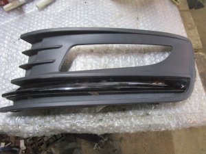 Решетка в бампер левая VW Polo (Sed RUS) 2011> (ПОСЛЕ 04.05.2015 ГОДА ПОД ПТФ С НАКЛАДКОЙ 6RU853665F) — фото 1