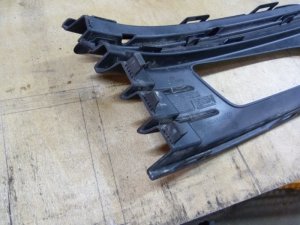 Решетка в бампер левая VW Polo (Sed RUS) 2011> (ПОСЛЕ 04.05.2015 ГОДА ПОД ПТФ С НАКЛАДКОЙ 6RU853665F) — фото 11