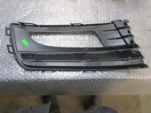 Решетка в бампер левая VW Polo (Sed RUS) 2011> (ПОСЛЕ 04.05.2015 ГОДА ПОД ПТФ С НАКЛАДКОЙ 6RU853665F) — фото 2