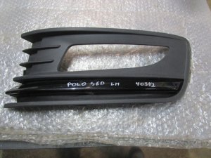 Решетка в бампер левая VW Polo (Sed RUS) 2011> (ПОСЛЕ 04.05.2015 ГОДА ПОД ПТФ С НАКЛАДКОЙ 6RU853665F) — фото 1