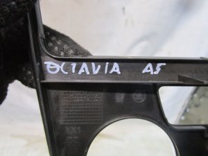 Накладка декоративная Skoda Octavia (A5 1Z-) 2004-2013 (НА ТОРПЕДО ЦЕНТРАЛЬНАЯ 1Z08580699B9) — фото 5