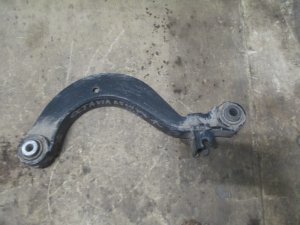 Рычаг задний верхний Audi A3 [8P1] 2003-2013;A3 [8PA] Sportback 2004-2013;A3 [8V] 2013-2020;Q3 (8U) 2012-2018;Q3 (F3) 2018>;TT(8J) 2006-2015;TT(8S) 2015>;Altea 2004-2015;Leon (1P1) 2005-2013;Leon (5F) 2013-2020;Toledo III 2004-2009;Karoq 2017>;Kodiaq 2017>;Octavia (A5 1Z-) 2004-2013;Superb 2008-2015;Superb 2015>;Yeti 2009-2018;EOS 2006-2015;Golf Plus 2005-2014;Golf Sportsvan 2014-2020;Golf V 2003-2009;Golf VI 2009-2013;Golf VII 2012-2020;Jetta 2006-2011;Jetta 2011-2018;Passat [B6] 2005-2010;Passat [B8] 2015>;Passat CC 2008-2017;Tiguan 2007-2011;Tiguan 2016>;Touran 2003-2010;Touran(5T) 2016> (1K0505323N) — фото 1
