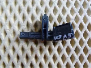 Датчик ABS передний левый Skoda Octavia (A5 1Z-) 2004-2013,A3 [8PA] Sportback 2004-2013,Caddy III 2004-2015,Golf Plus 2005-2014,Passat [B6] 2005-2010,Golf V 2003-2009,Touran 2003-2010,Transporter T5 2003-2015,A3 [8P1] 2003-2013 (WHT003857) — фото 2